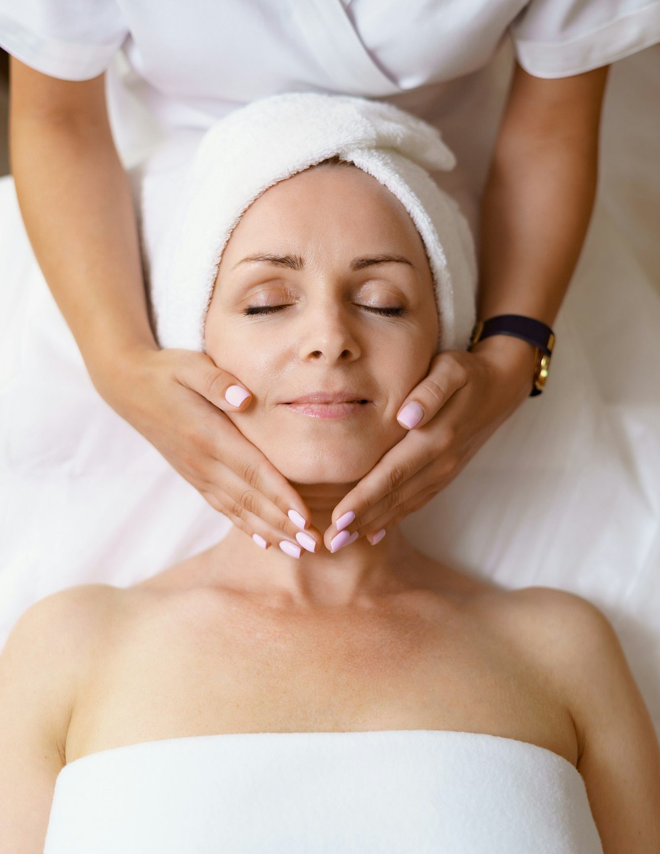 Facial massage beauty treatment